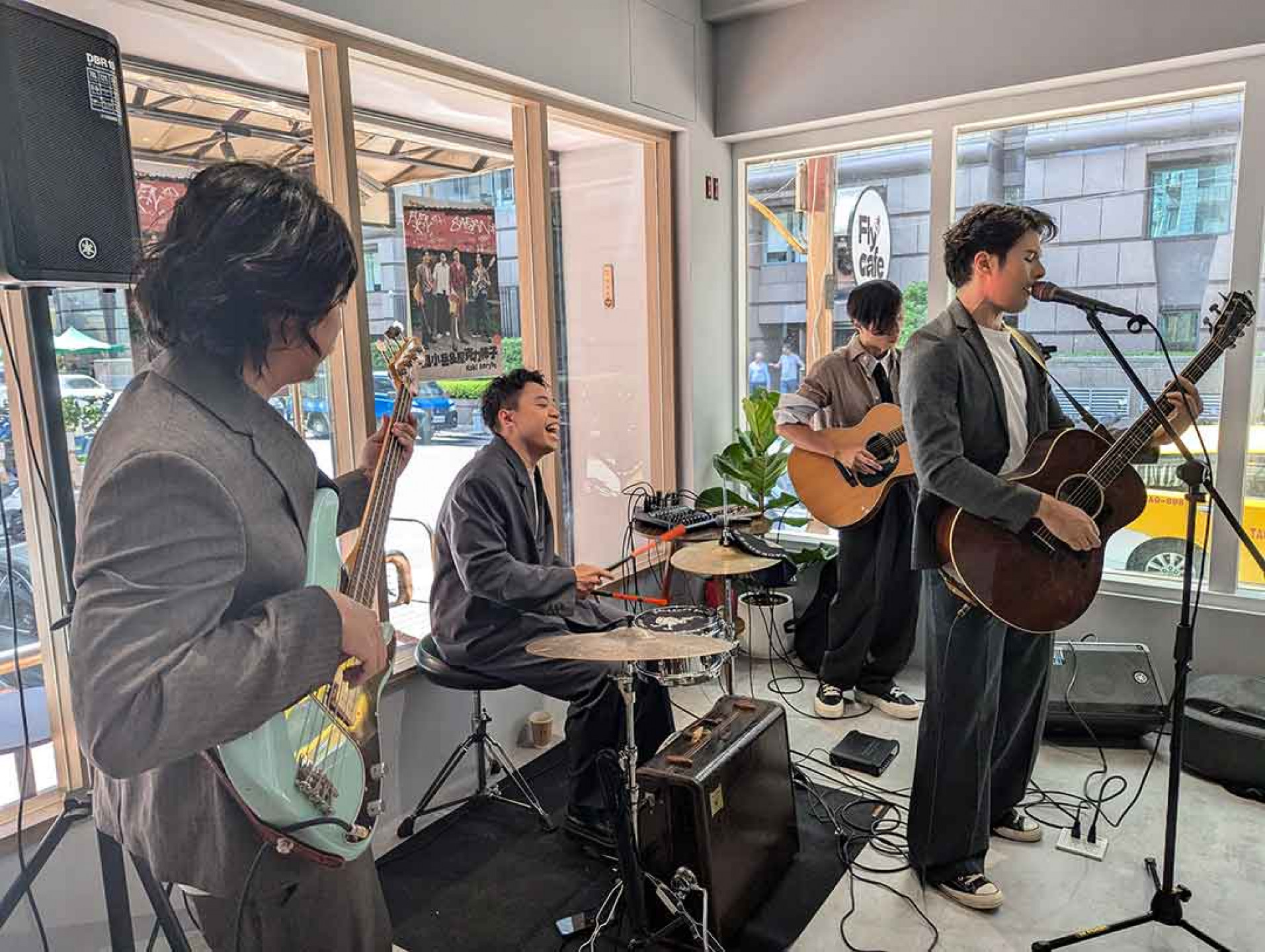 鳳小岳&壓克力柿子現場演出〈只想對你唱首鄧麗君〉