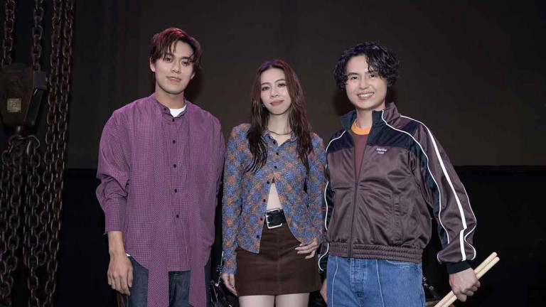 告五人新歌〈將錯就對〉MV打造世界末日版愛情悲歌、哭爆哈瓜 哲謙被近距離撲倒驚呼「超可怕的！」