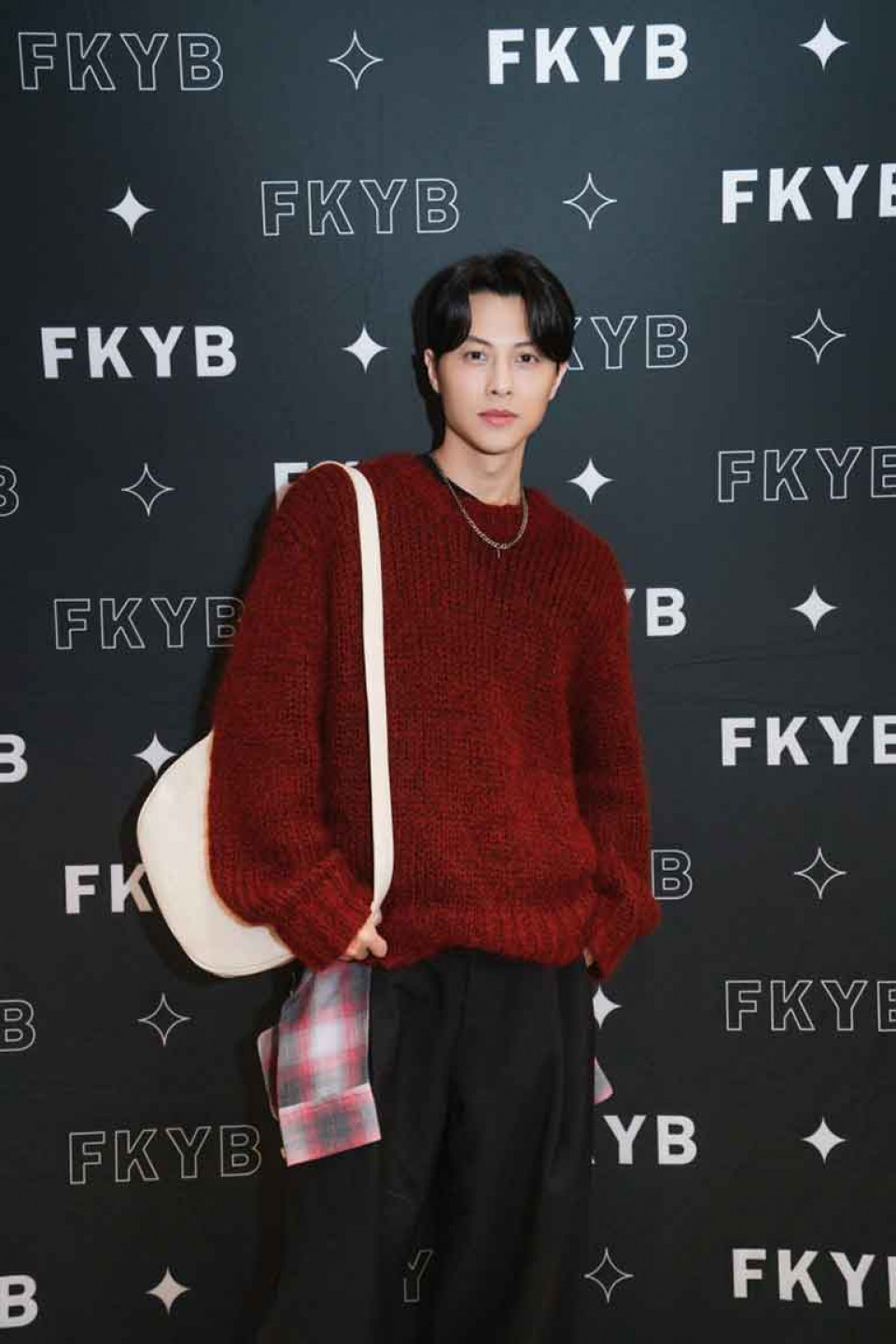 臨門!王子邱勝翊奪金鐘後首露面,副業品牌FKYB再展店。圖/FKYB提供。