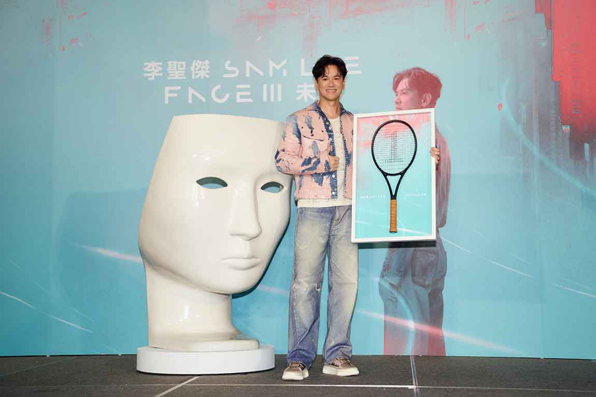 華納音樂特別獻上意義非凡的賀禮——「費德勒RF01球拍」（華納音樂 提供）