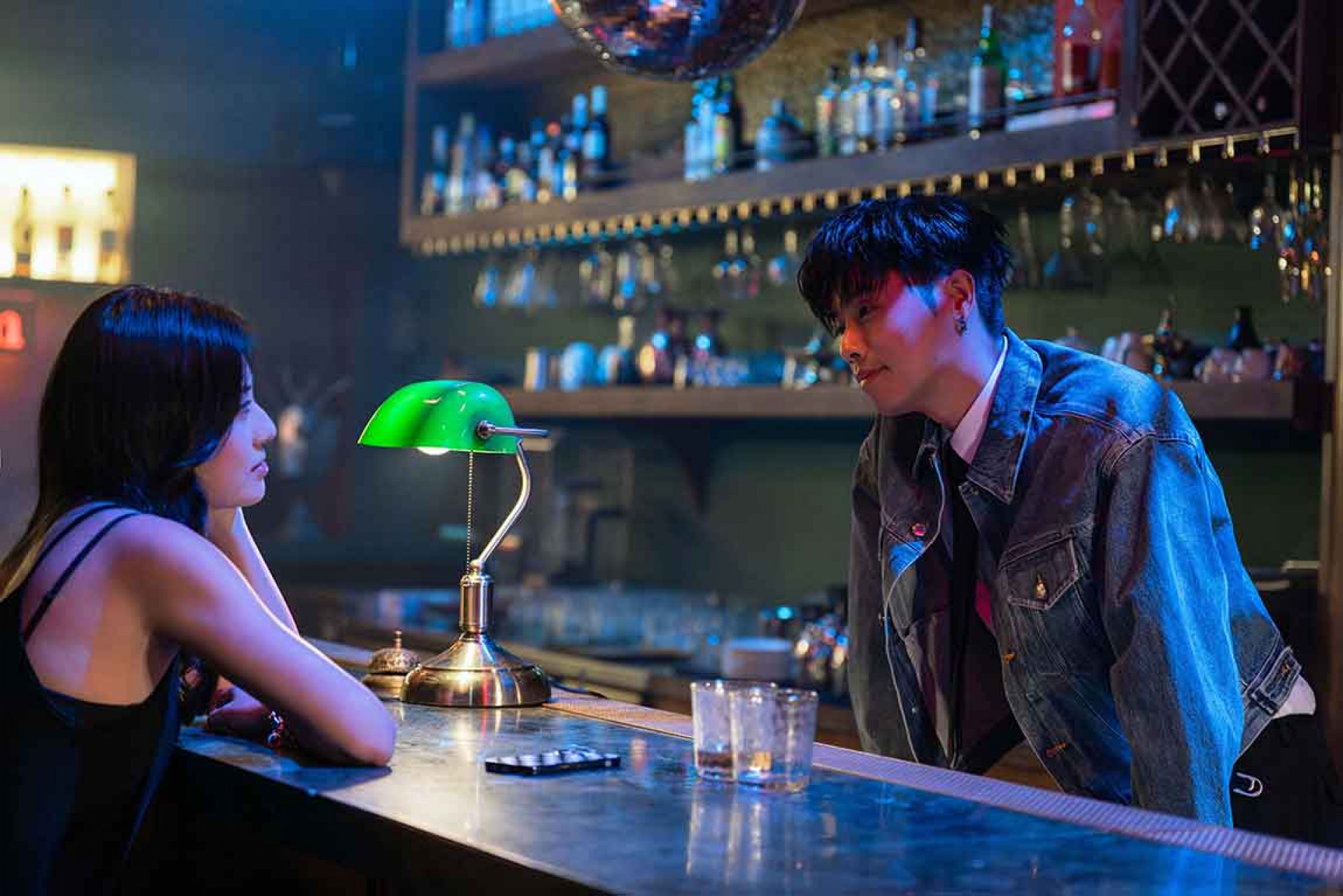 HowZ化身Bartender曝飲酒習慣 偏好啤酒小酌放鬆