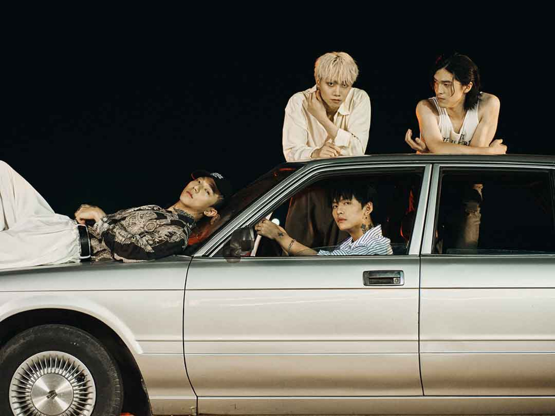 驚喜攜手163 braces,細膩自嘲都市男女的虛無。