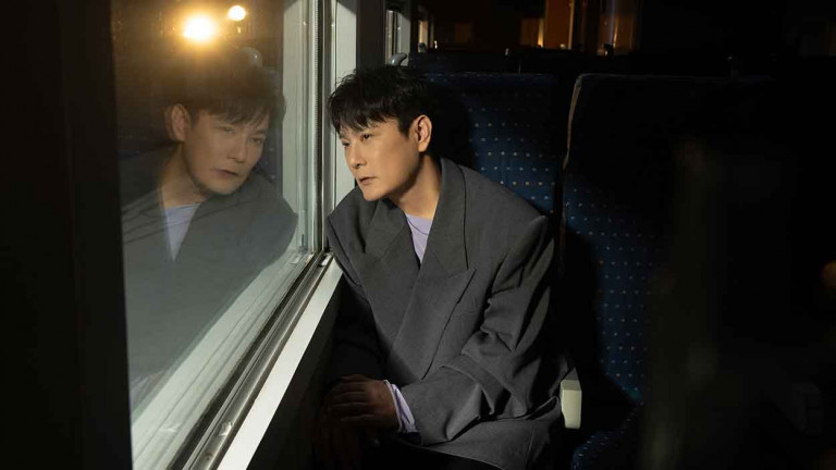 張信哲首支閩南語歌〈皺紋寫字〉向母親致敬！MV故鄉斗六取景 李璇化身「母親之詩」