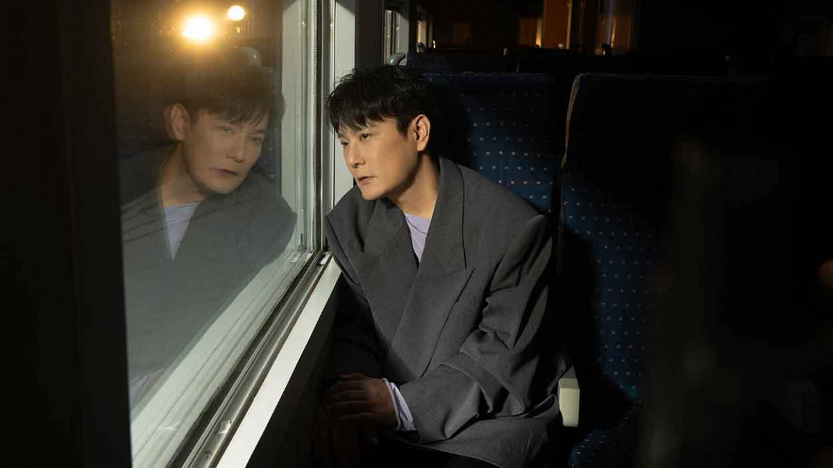 張信哲首支閩南語歌〈皺紋寫字〉向母親致敬!MV故鄉斗六取景 李璇化身「母親之詩」