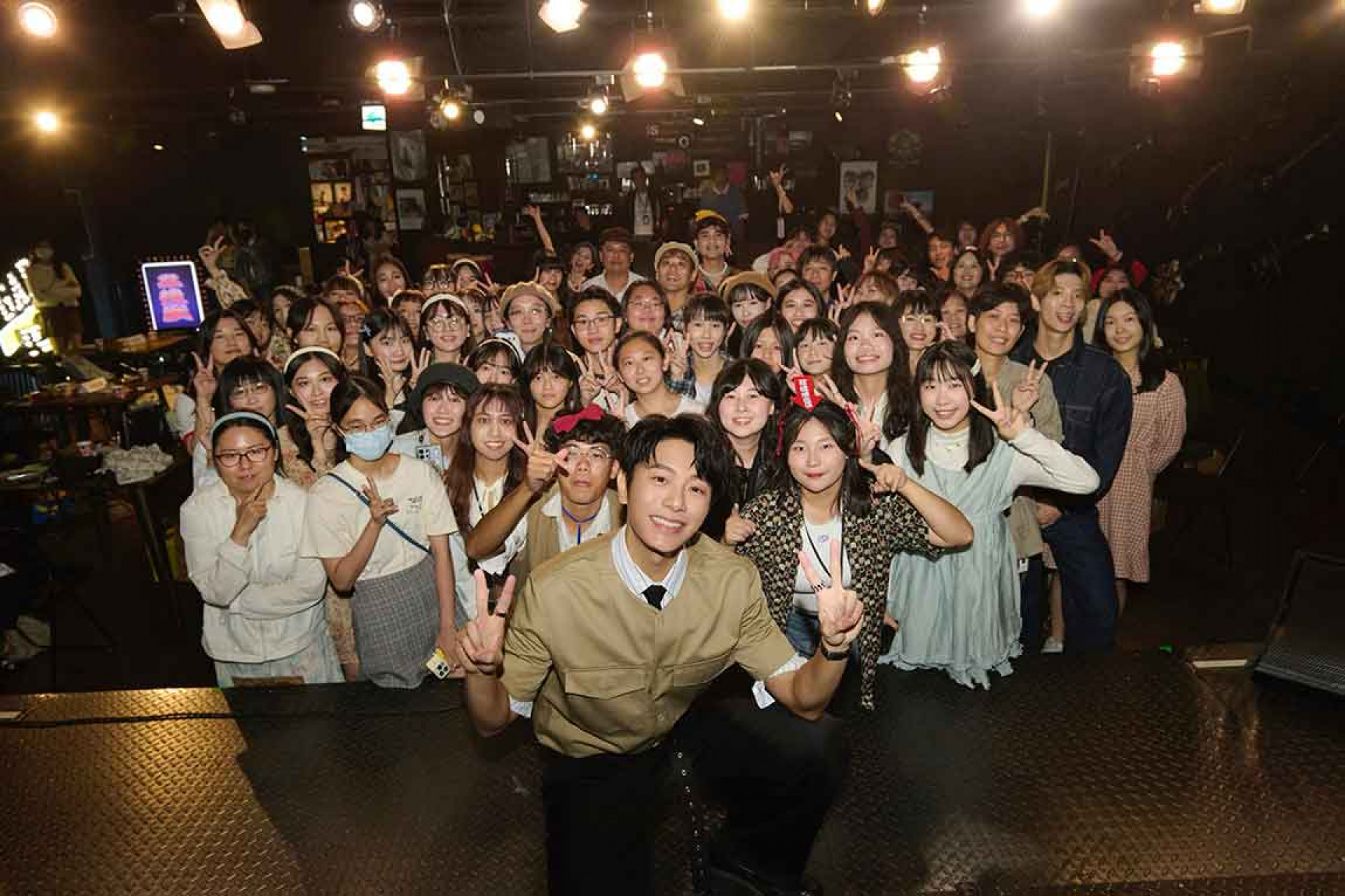 親筆寫下手寫信贈歌迷珍藏