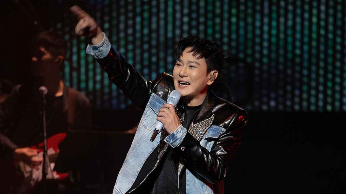 張信哲《未來式》第101場唱進溫哥華 化身愛神邱比特加碼「站起來親一個！」