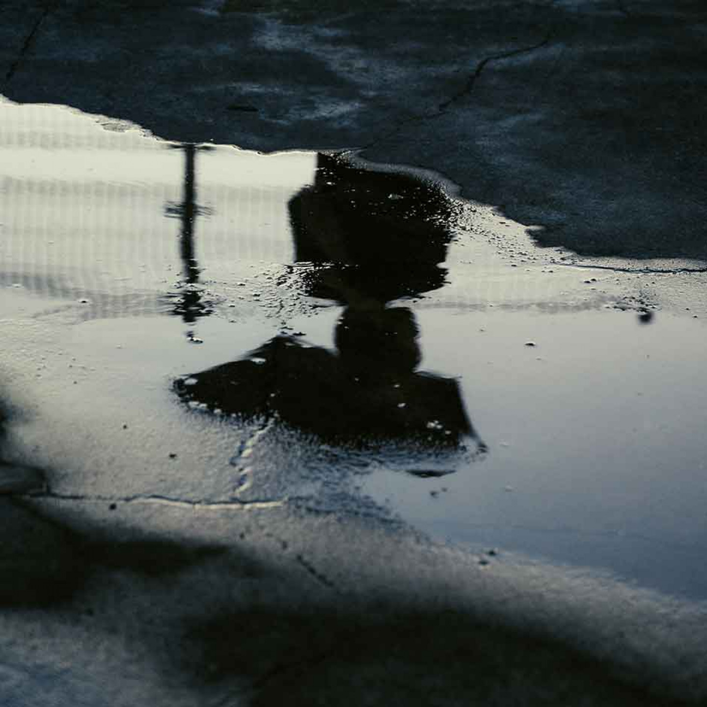 格式塔少女 ft. 京 英一〈梅雨〉單曲封面