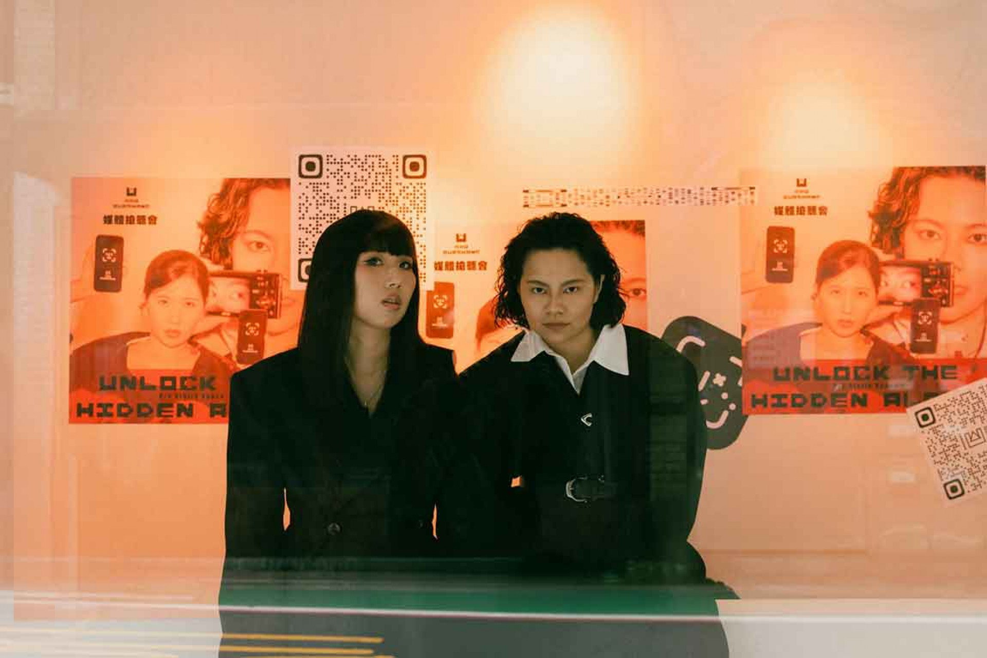 電氣民謠女子組合「凹與山 Our Shame」打造一系列「隱藏相簿」概念影片