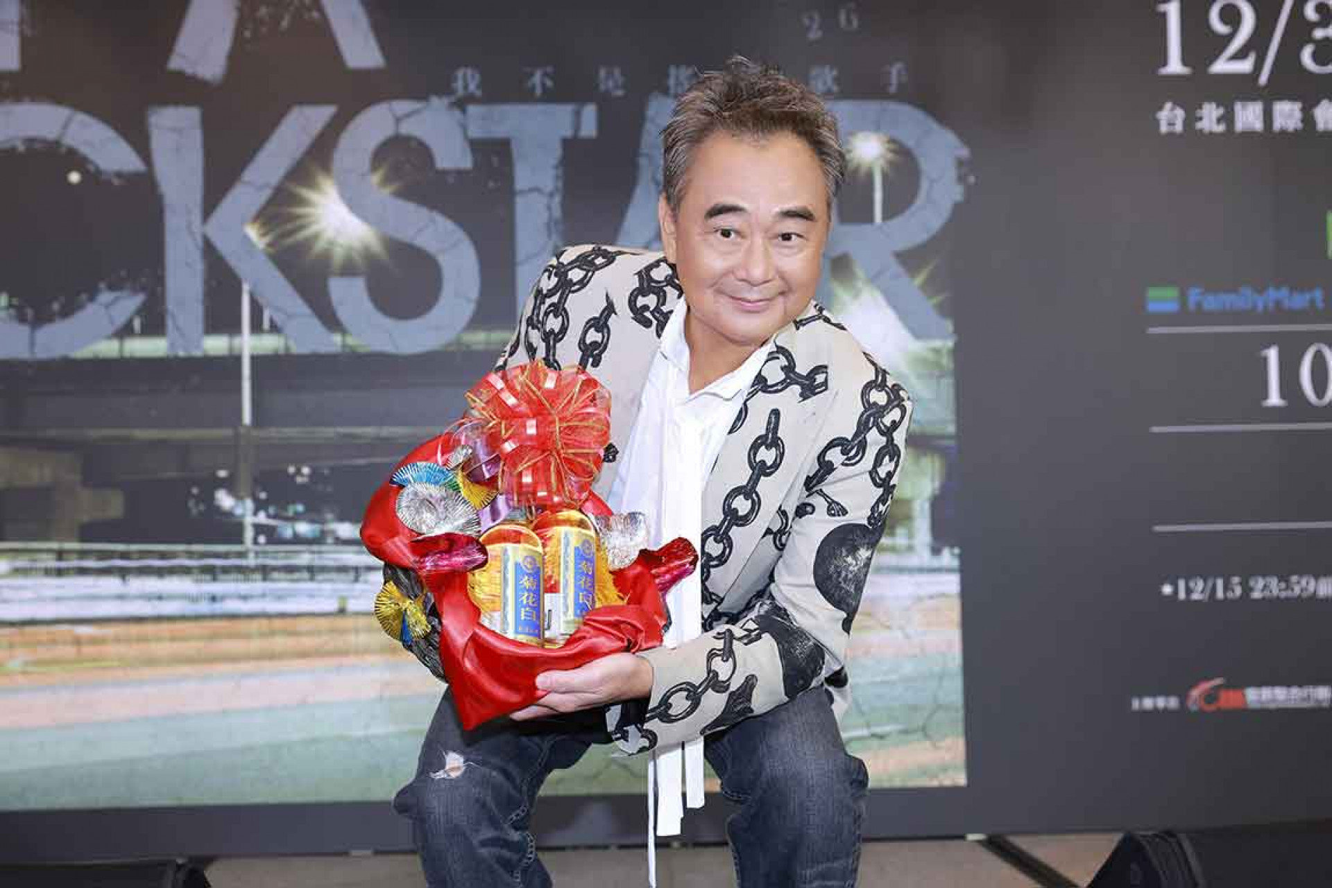 記者會特別準備象徵長壽與健康的【菊花酒】