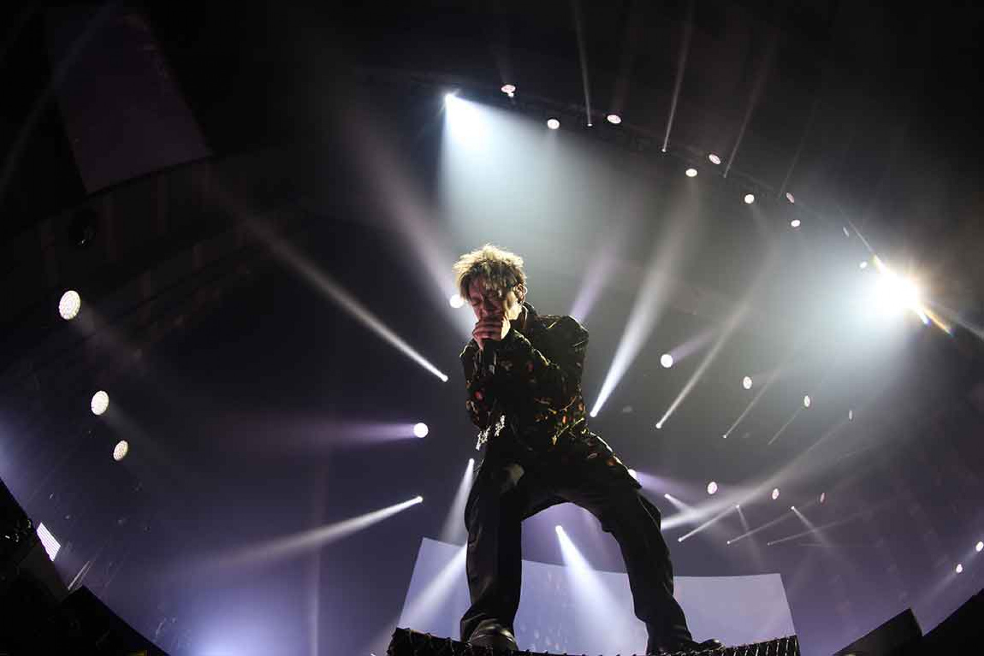 佐藤健帶樂手演唱TENBLANK所有歌曲,現場學中文