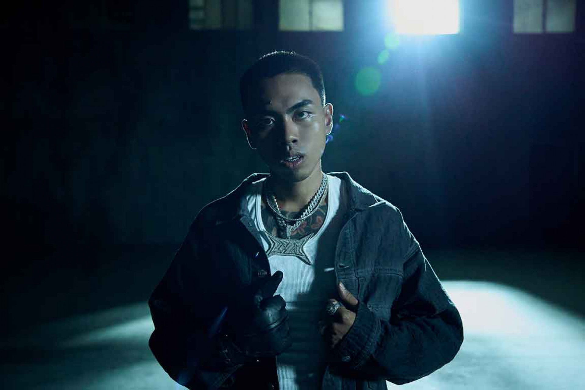 Lizi-栗子_不哭MV_側拍照