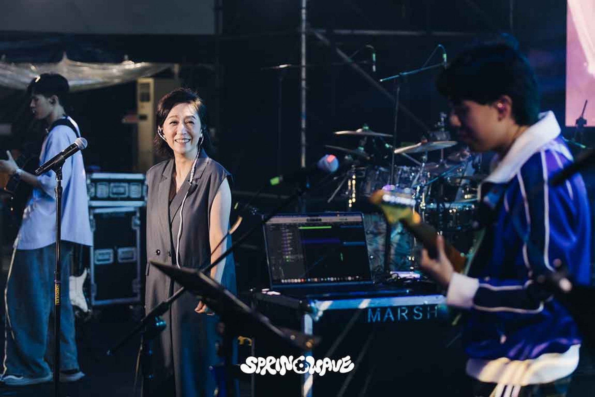 黃韻玲與兒子沈裕紘創作的〈藍色啤酒海〉感動全場