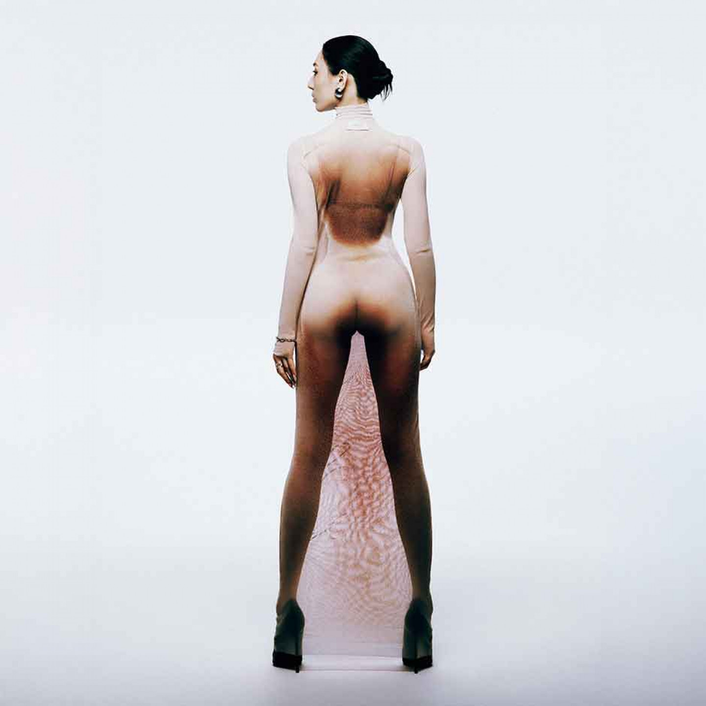 主視覺展露完美曲線 以「展示身體原貌」的設計理念