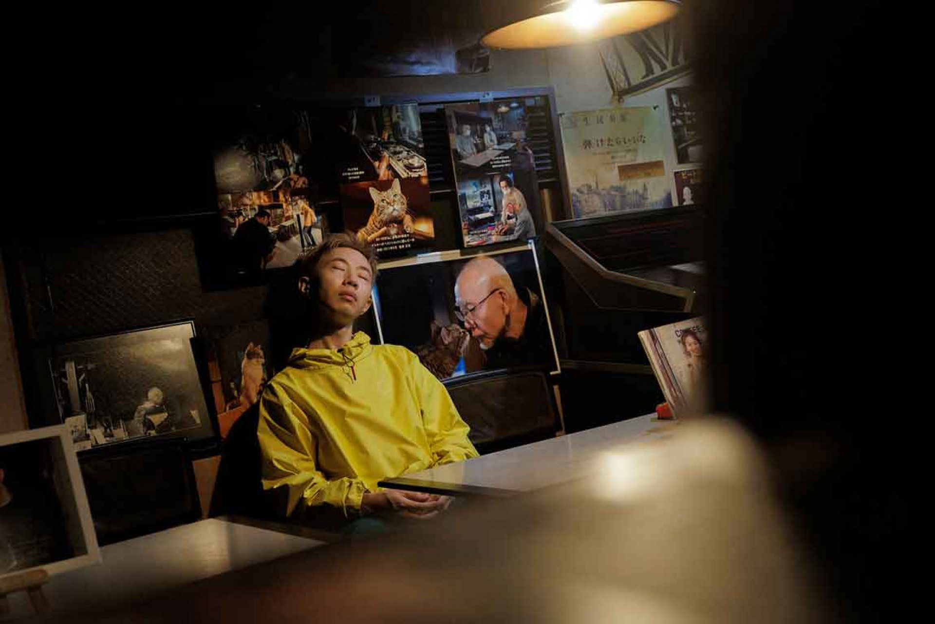 鄭興〈耶加雪菲MV〉取景80年歷史咖啡館