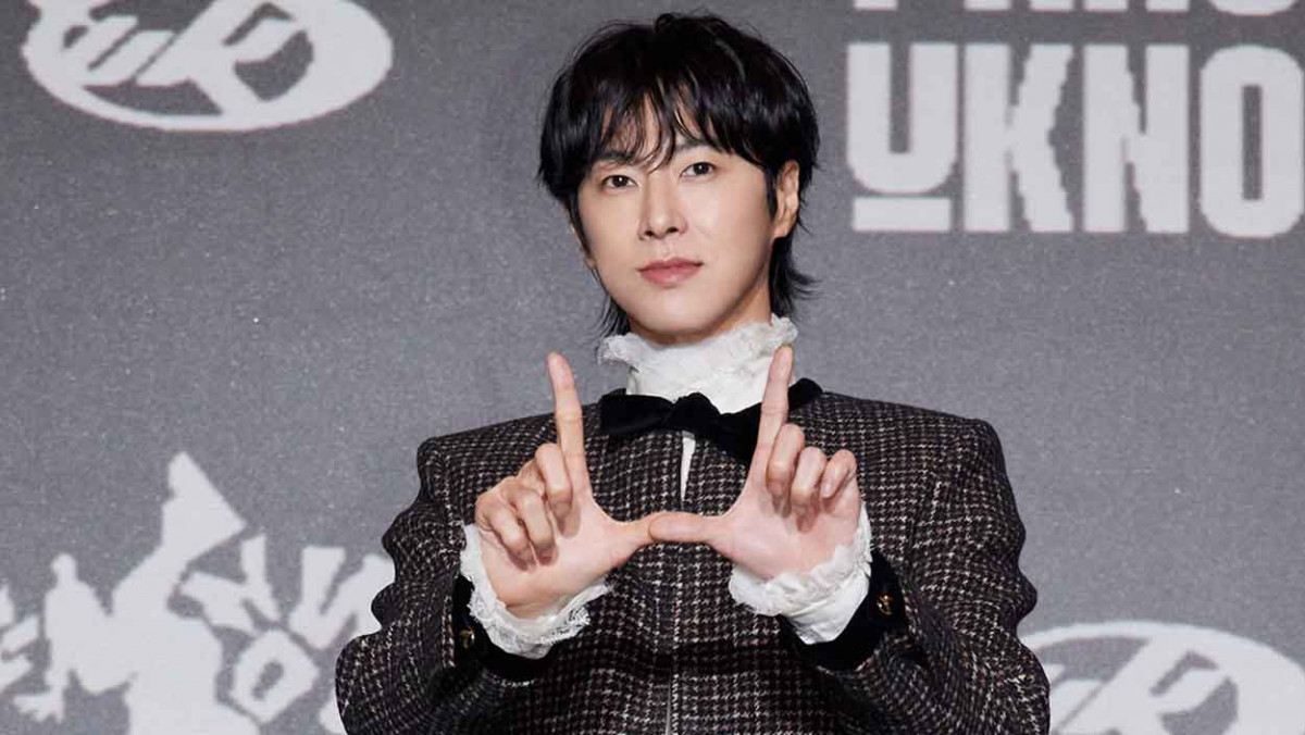 瑜鹵允浩出道22年推出個人首張正規專輯《I-KNOW》真實呈現自身故事 雙面向設計相互呼應