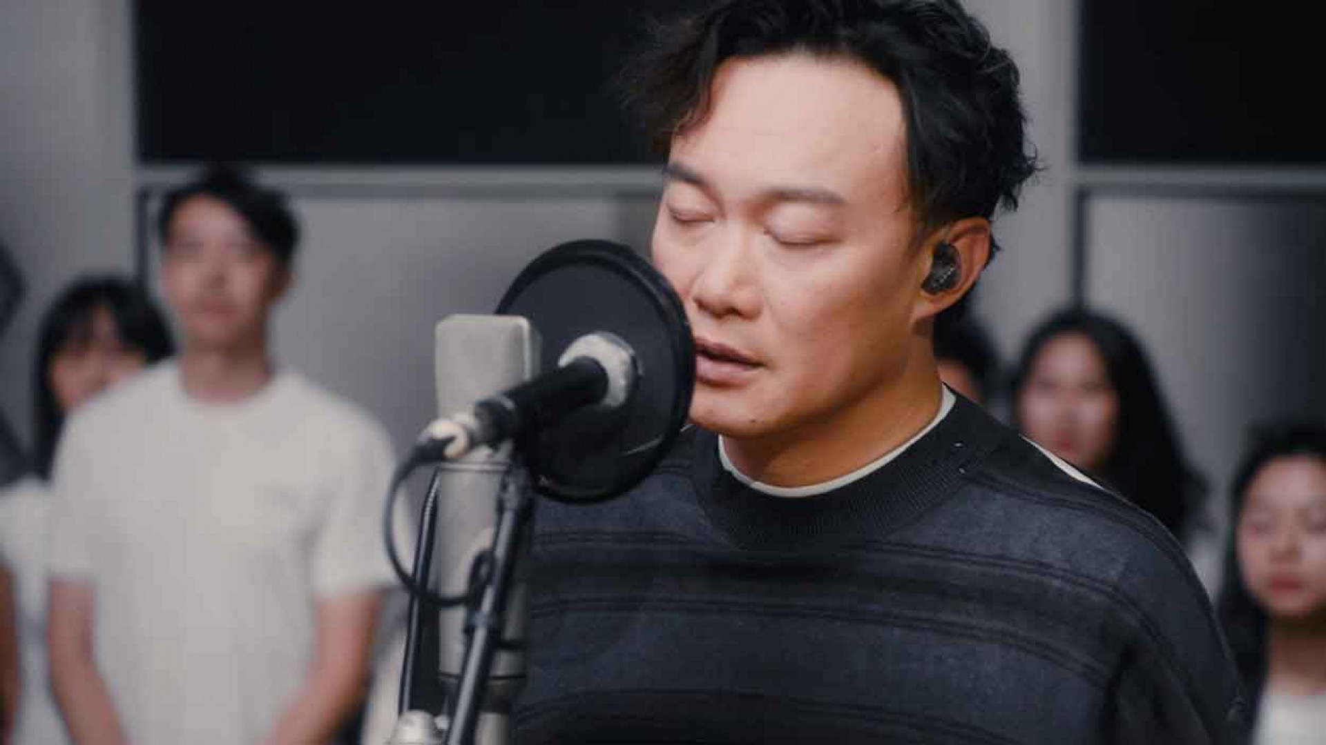 陳奕迅（Eason）近日親赴英國，進駐具有140年歷史的Lyndhurst Hall錄音室