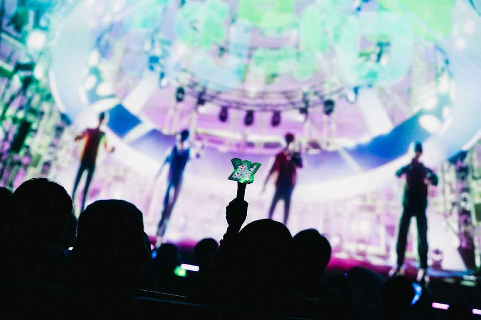 本次主題《The XY》每個段落都對應不同時空章節