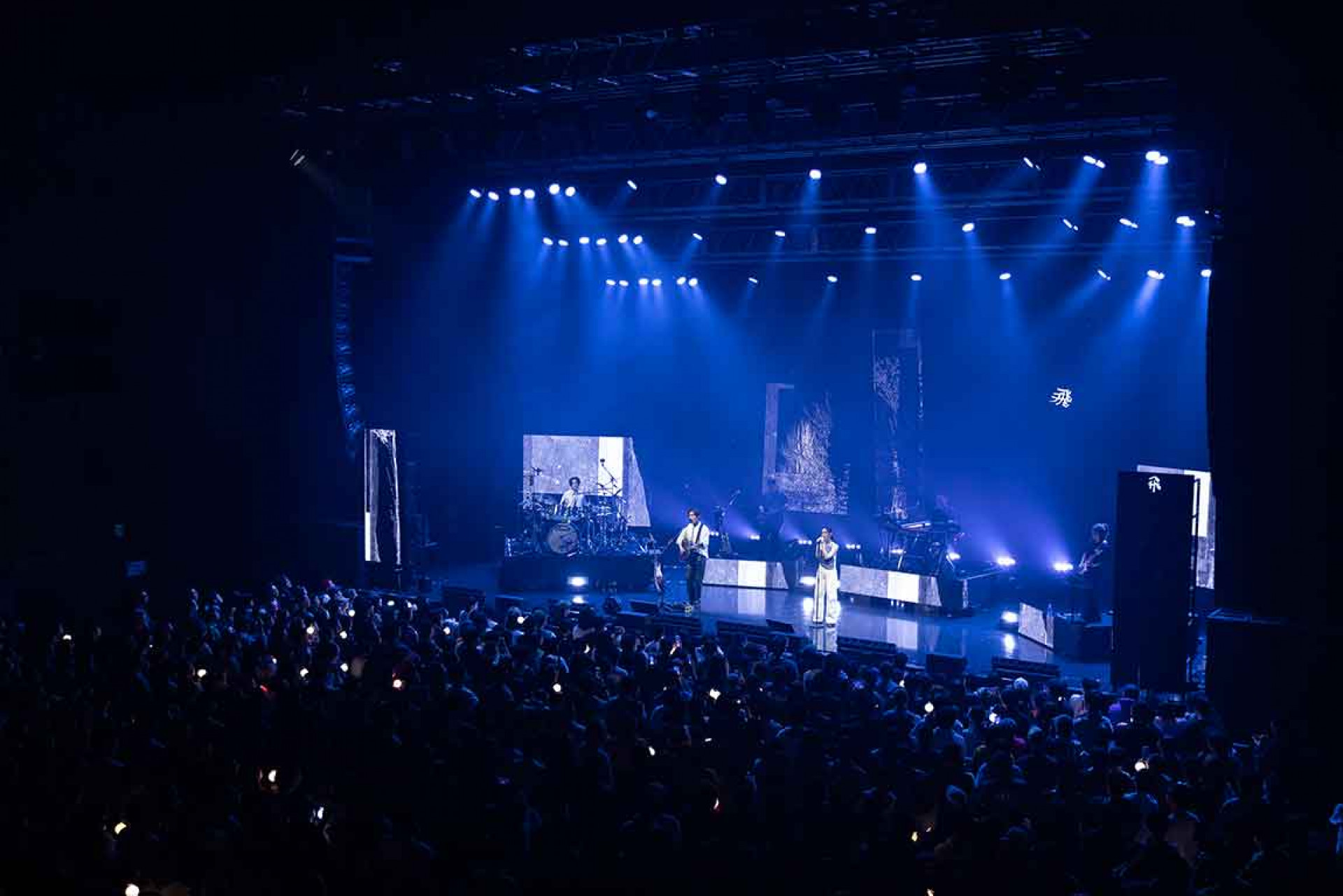 告五人一路黑夜狂奔,狂唱14城22場live巡演。(相信音樂提供)