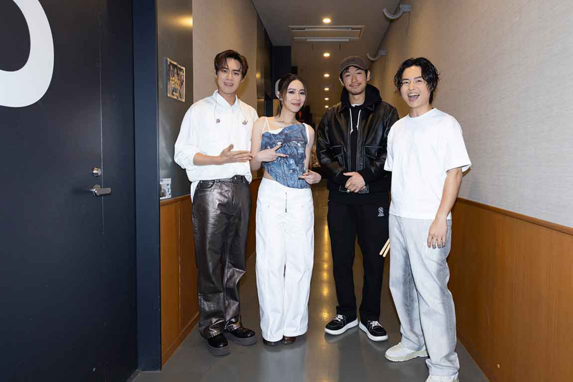 藤岡靛驚喜探班告五人黑夜狂奔巡迴東京站。（相信音樂提供）