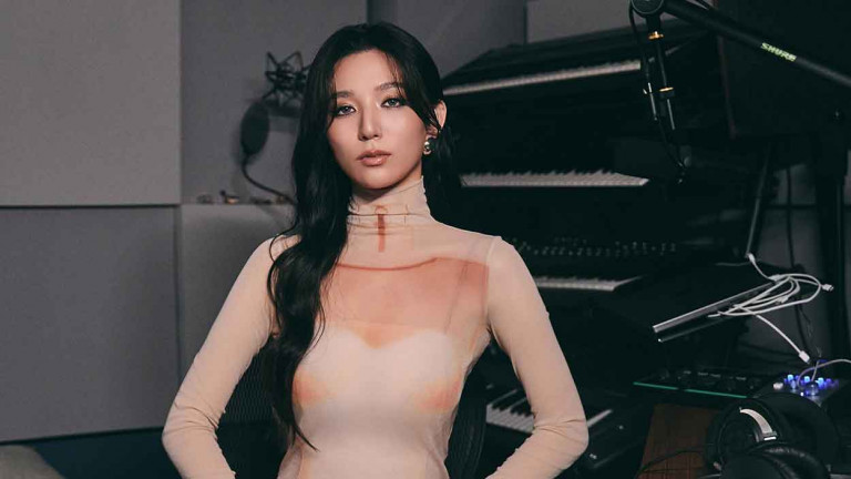 Haezee黃瑋昕相隔三年再出新專輯《UNLOCKED》 首次挑戰華流抒情曲風 樂評一致好評：「金曲歌后預定了」