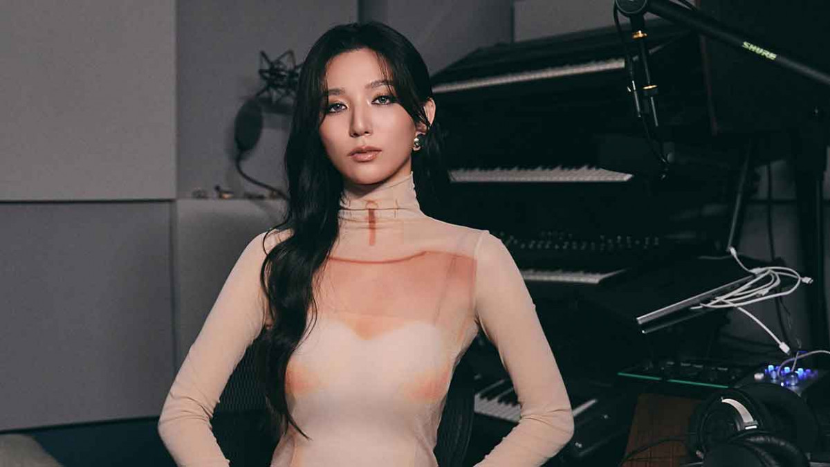 Haezee黃瑋昕相隔三年再出新專輯《UNLOCKED》 首次挑戰華流抒情曲風 樂評一致好評：「金曲歌后預定了」