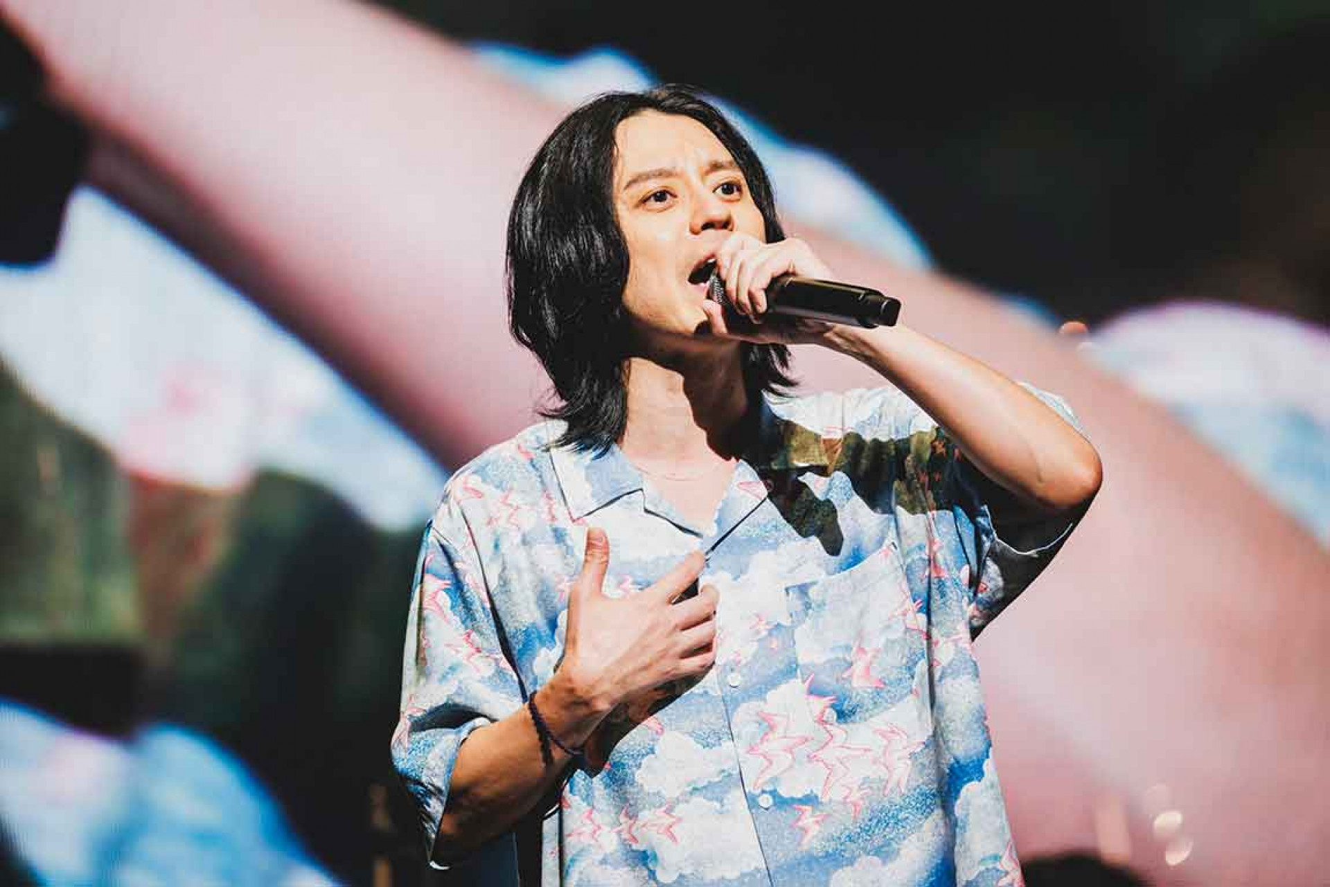 這次與前團員橫山裕的合作歌曲〈繋がる〉