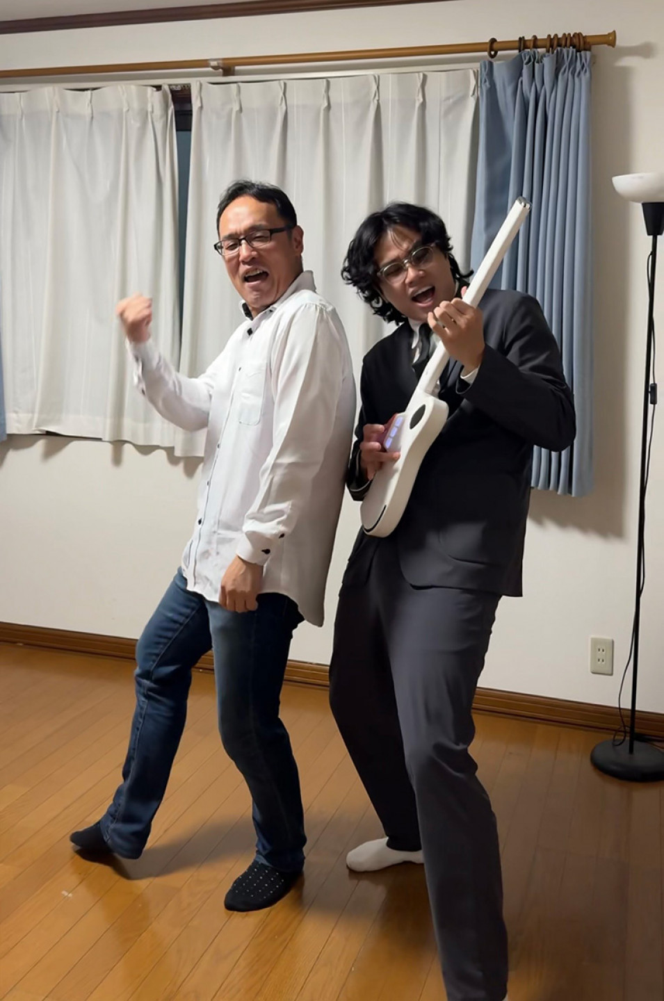 東尼大木在拍攝過程中一直演唱周杰倫的歌曲逗笑大家