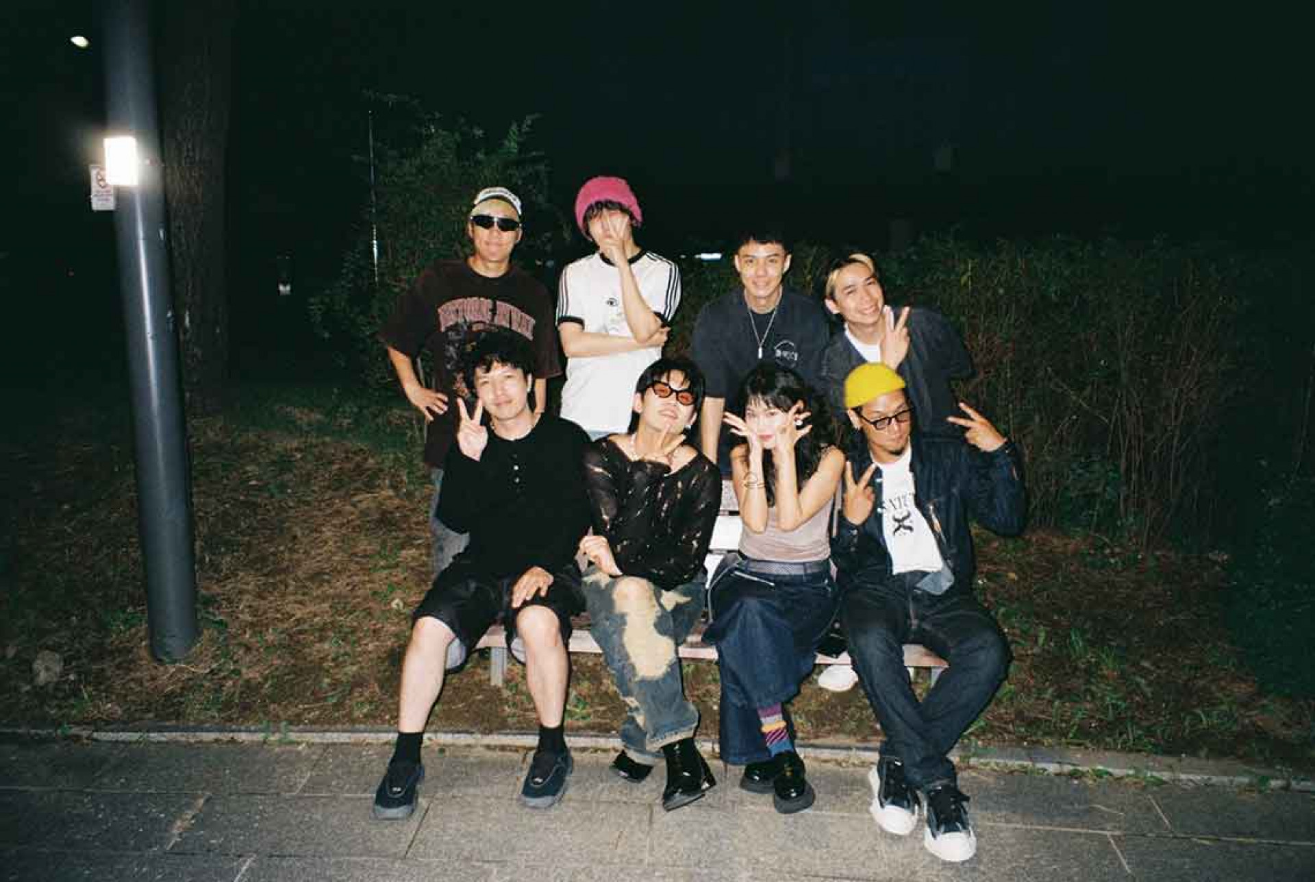 庸俗救星x87dance於韓國街頭合影