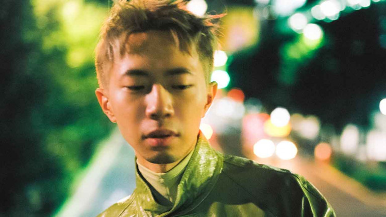 鄭興公開第四張專輯名稱《尋找鄭先生》力邀日本攝影師川島小鳥變身「帥氣小王子」