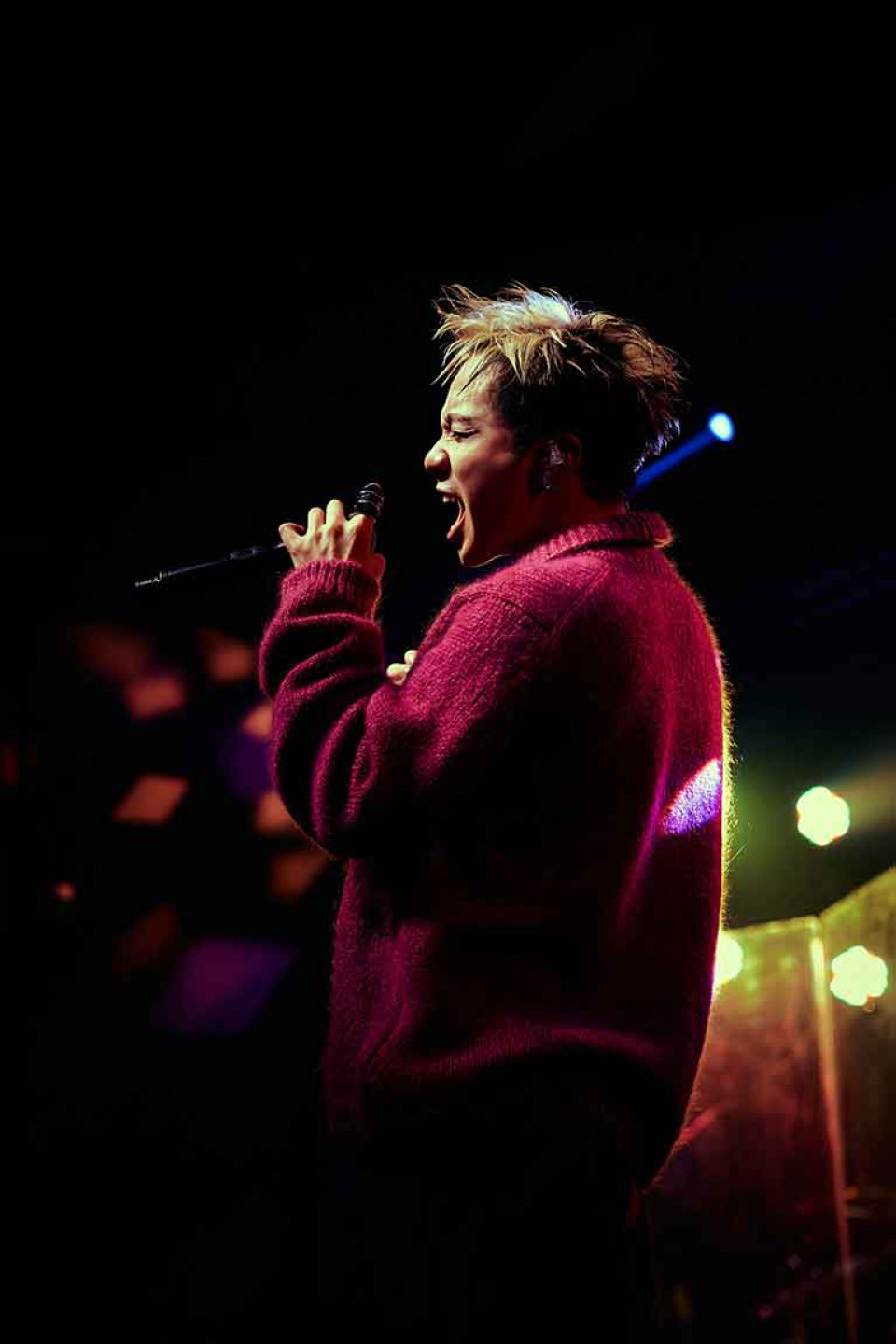 首唱未發行新歌〈我實在是活該〉1119 數位上線；國中好友Shawn尚融（右2）擔任演唱會Programer