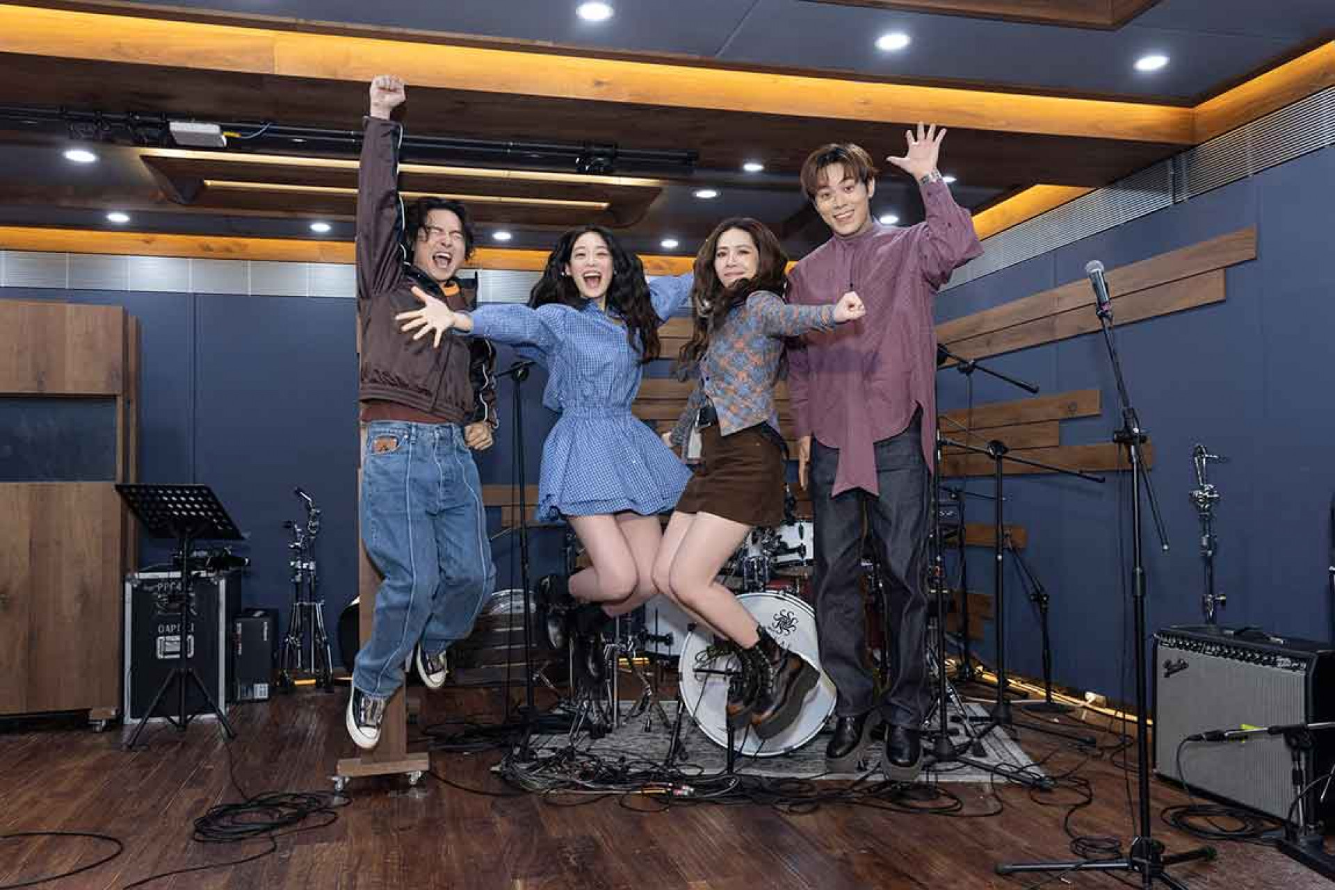 告五人與江齊興奮入圍第 62 屆金馬獎最佳原創電影歌曲。（相信音樂提供）