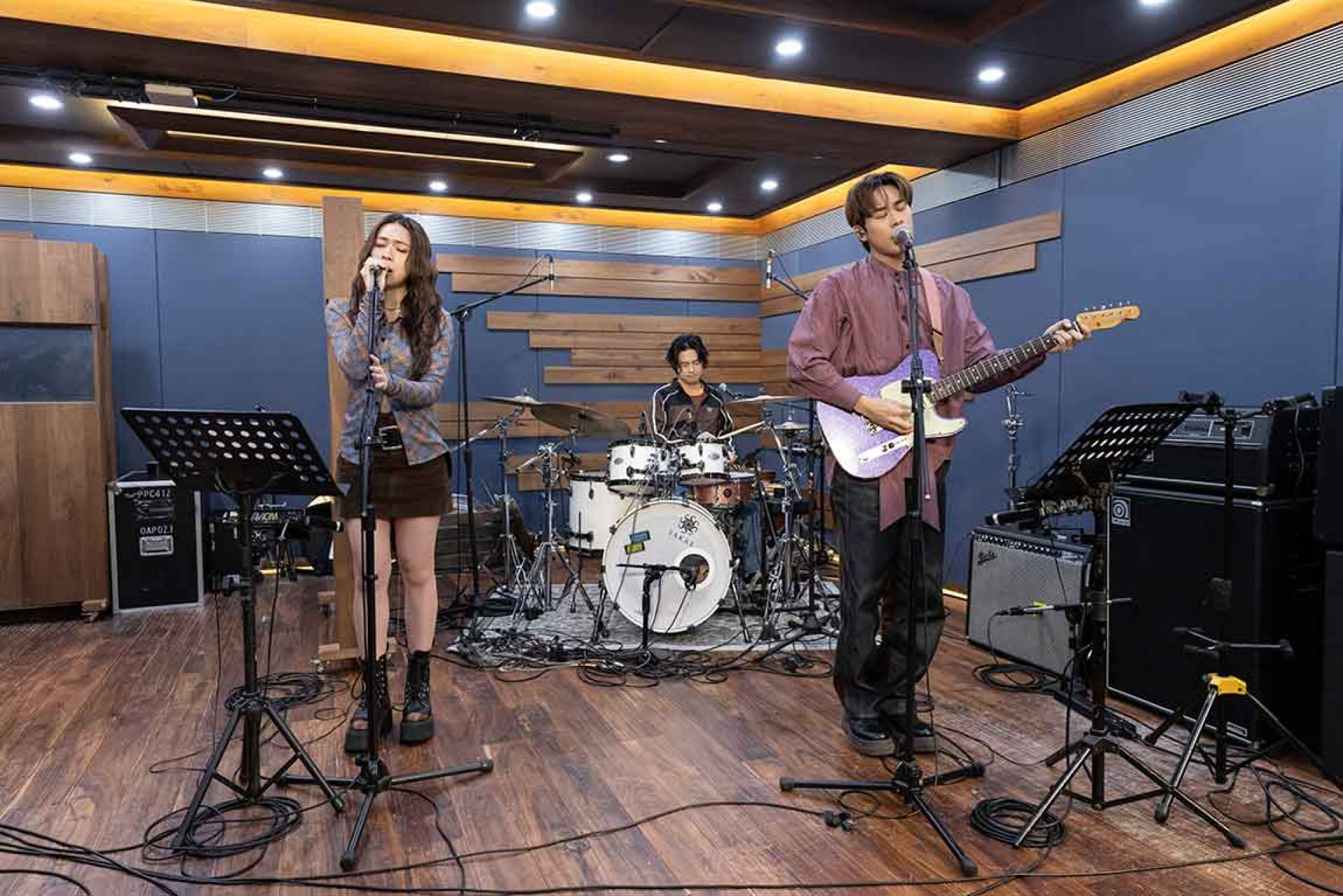 告五人攜入圍之作〈我天生－有病版〉迎接首次金馬演出　密集練團全力備戰金馬舞台。（相信音樂提供）