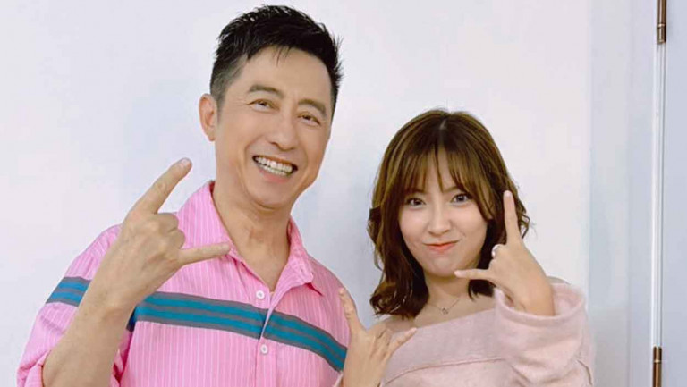 陳佩賢登上大陸音樂節目被譽為「行走的OST CD」同門師兄庾澄慶特別加持鼓勵