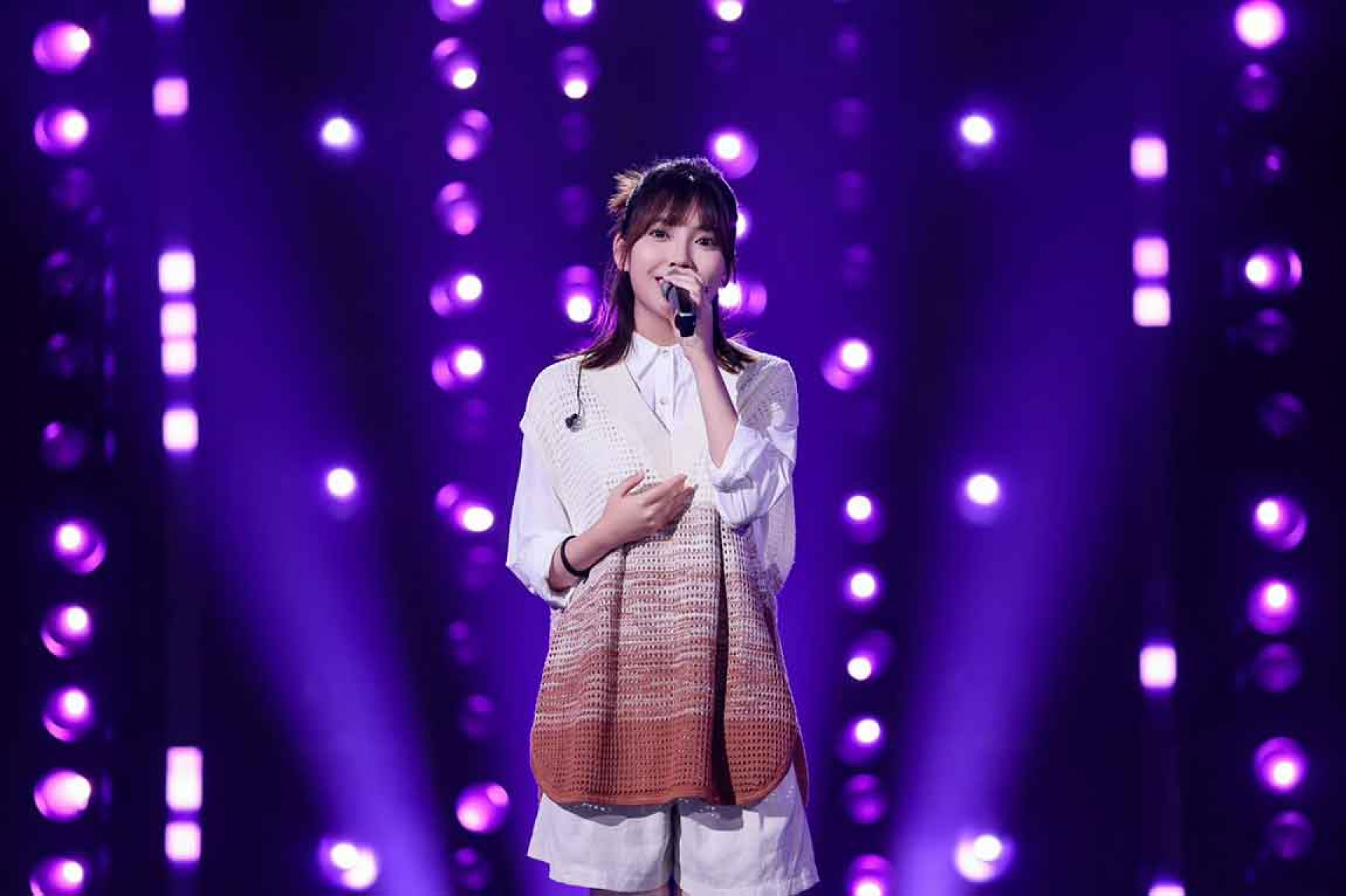 陳佩賢出道六年登上大陸《聲鳴遠揚》音樂節目，〈踮起腳尖愛〉征服全場