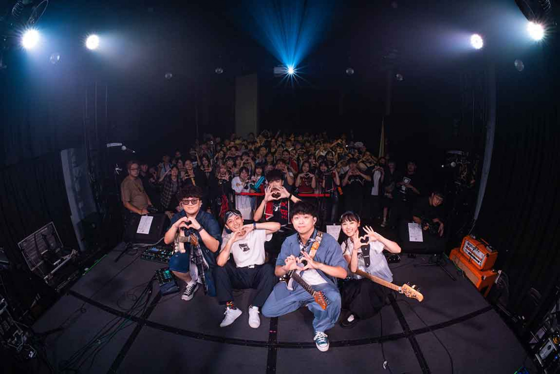 好大一把勇者劍成員_ （左起）吉他－梁博涵、鼓手－張晉嘉、主唱－張博淮、吉他－黃浩銓、貝斯－劉語婕