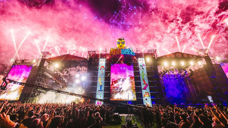 2025 火球祭熱力重啟3.5 萬人 Day1 日本搖滾傳奇 ELLEGARDEN、韓大勢樂團 SE SO NEON等 引領潮流的「YOYO 家族」登上大舞台時段