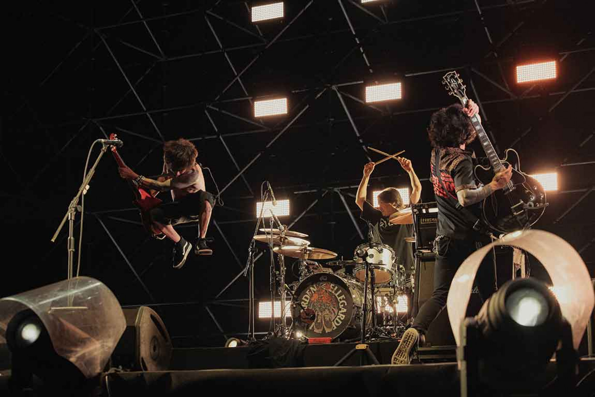 作為壓軸卡司登台的日本傳奇搖滾樂團 ELLEGARDEN