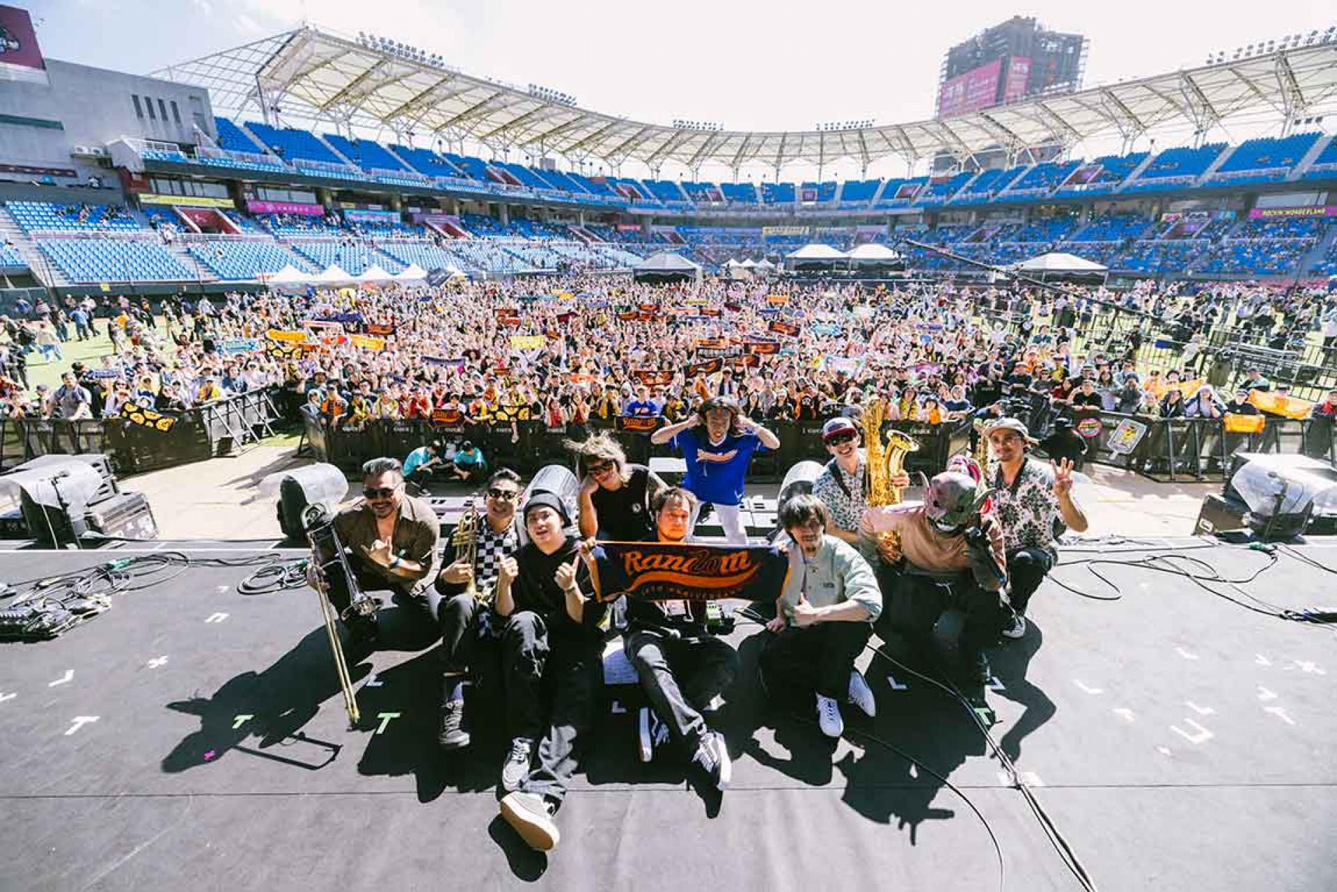 剛邁入 20 週年的龐克樂團隨性攜手 SKA 樂團 SKARAOKE 打頭陣