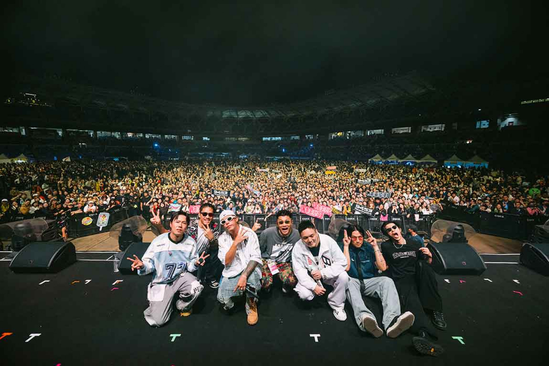 嘻哈天團玖壹壹氣勢登台帶來多首搖滾改編