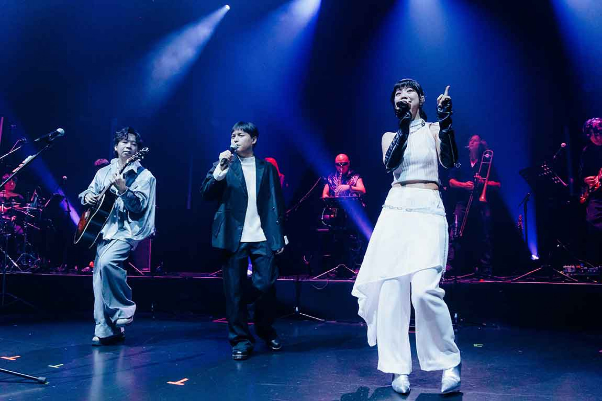 好樂團與老王樂隊主唱立長（中）合唱