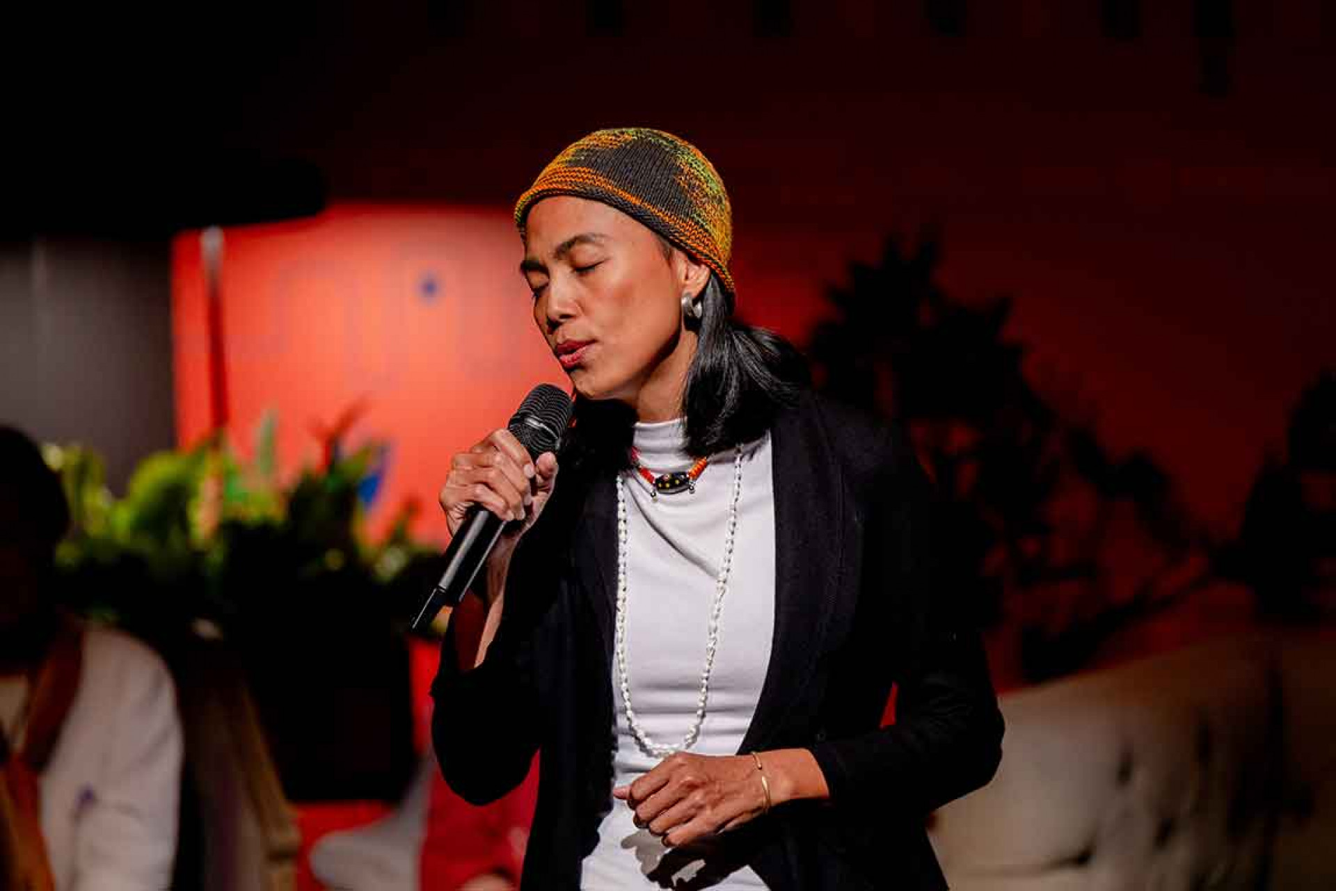 戴曉君以深情詮釋〈牛母伴〉的淒美情感