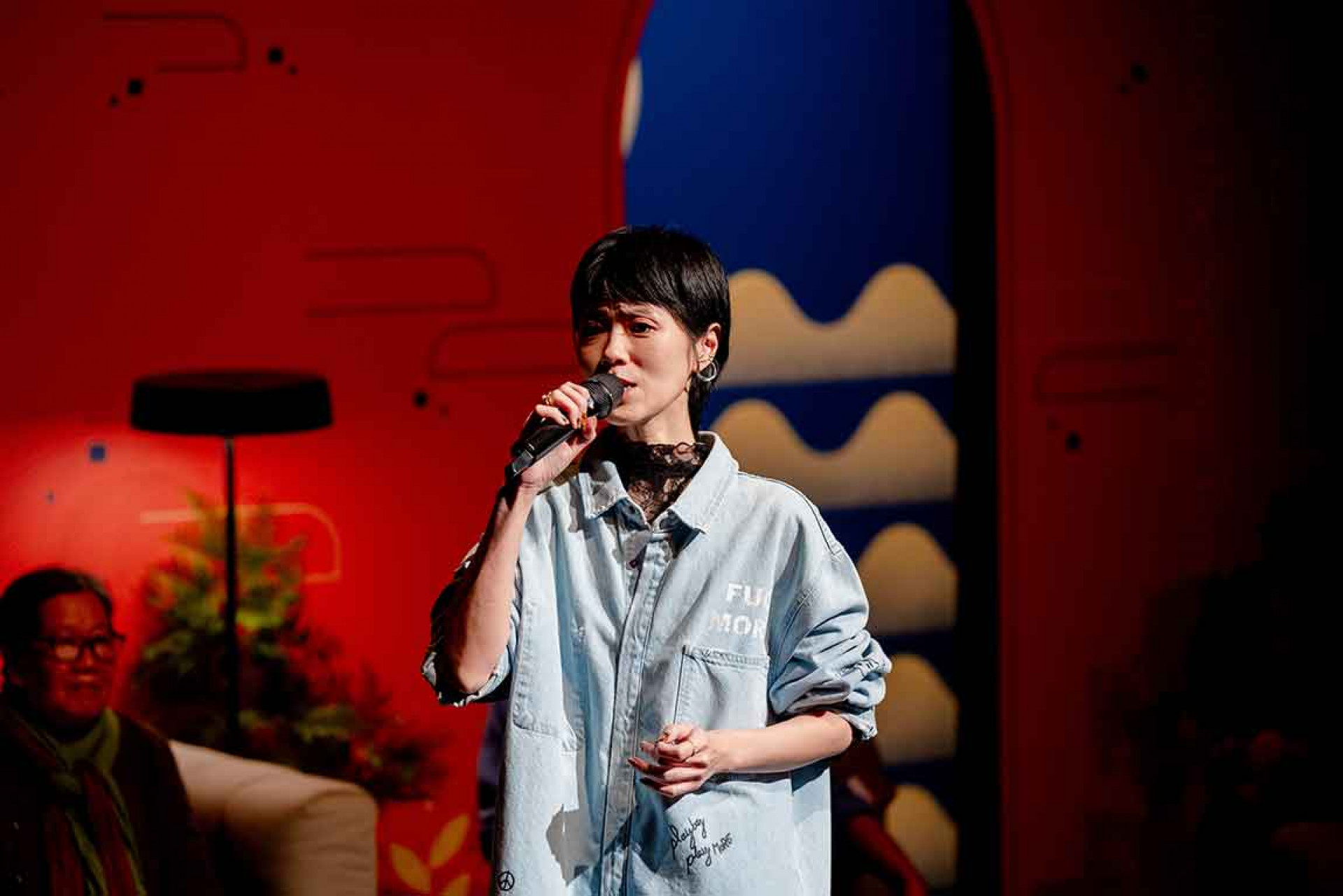 曹雅雯以細膩歌聲演繹〈平埔調〉