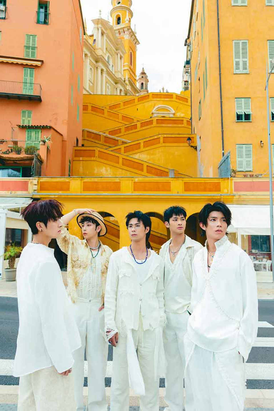 新歌〈我就是無法失去你〉MV運用Film Look Processing(FLP)技術，打造全新視覺享受（左起承隆、家齊、MAX、浦洋、峻廷）（華納音樂提供）