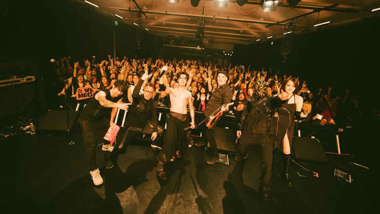 「F:F:F音樂節」台芬金屬外交！閃靈睽違多時重返舞台限定演唱、血肉果汁機轟炸現場