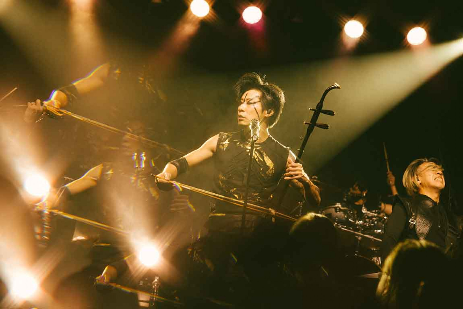 閃靈主唱Freddy睽違許久重返舞台還帶來二胡演出