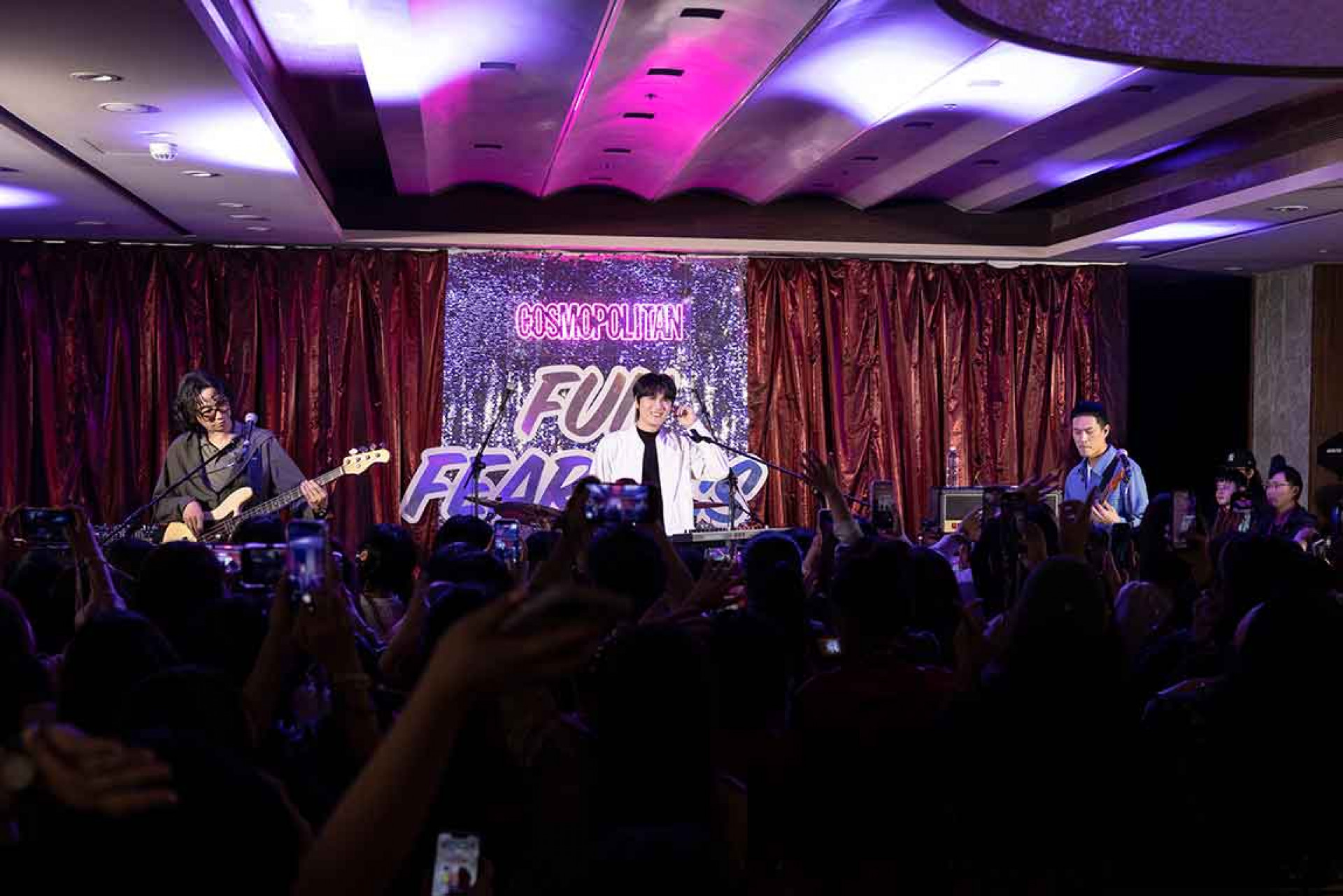 宇宙人睡衣派對初體驗！台下觀眾全穿睡衣太狂　Chill到像在客廳開唱。（相信音樂提供）