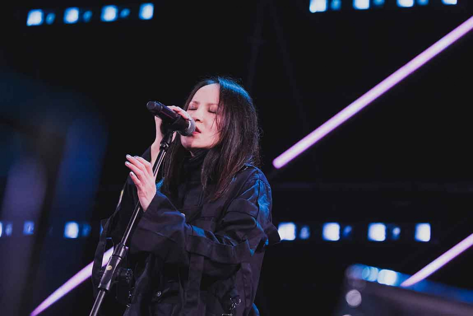 楊乃文霸氣搖滾制霸黑夜