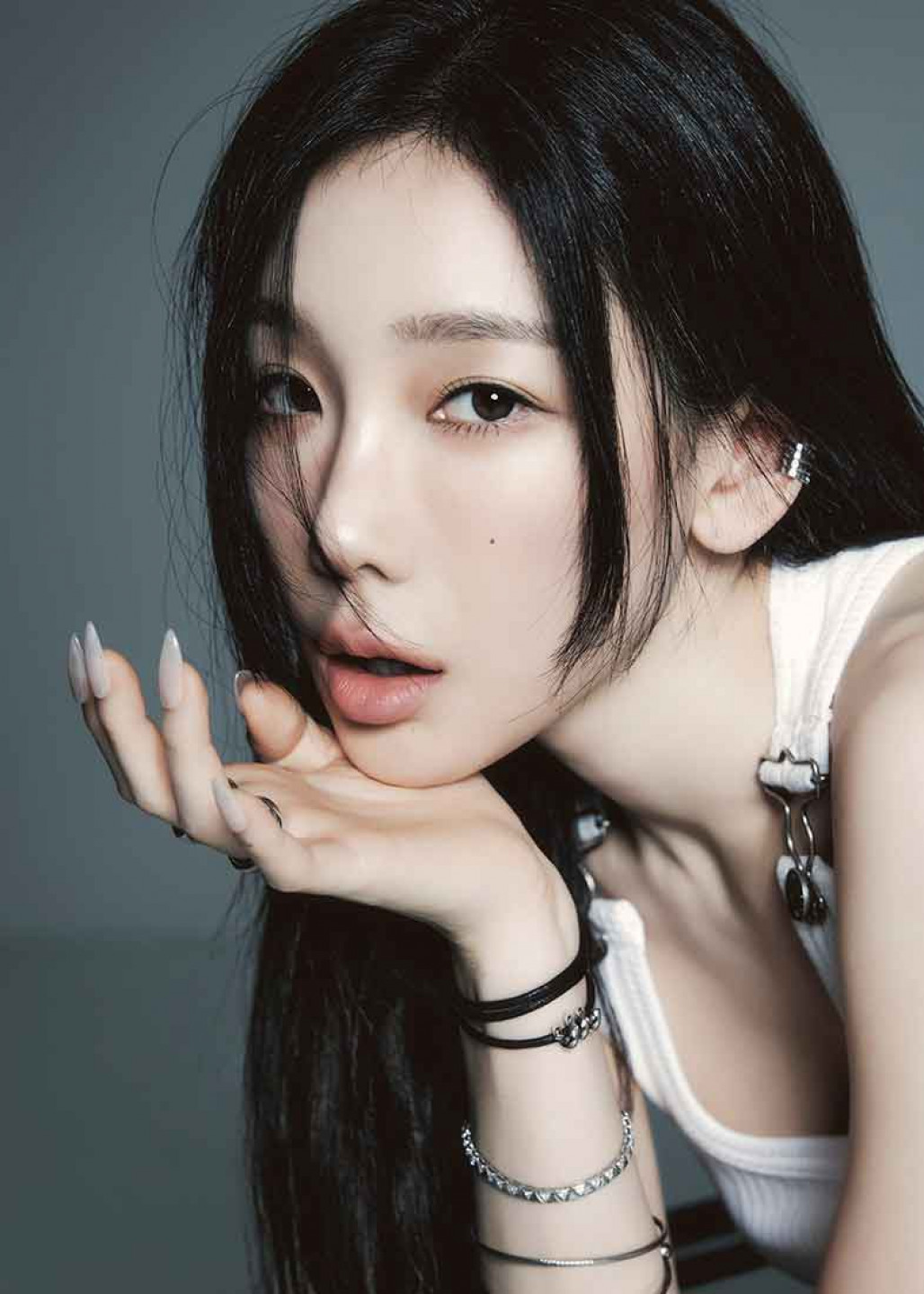 此次專輯未收錄的遺珠歌曲〈Something New〉和〈Circus〉