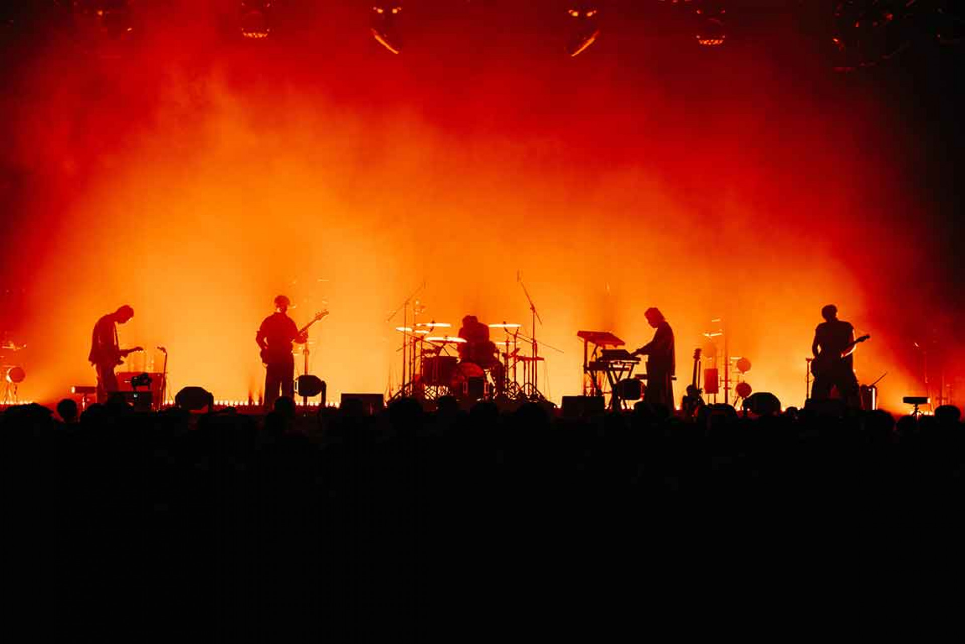 聲子蟲《THE CURE》專場以一貫擅長的壯闊音牆與絕美燈光打造出的震撼光景