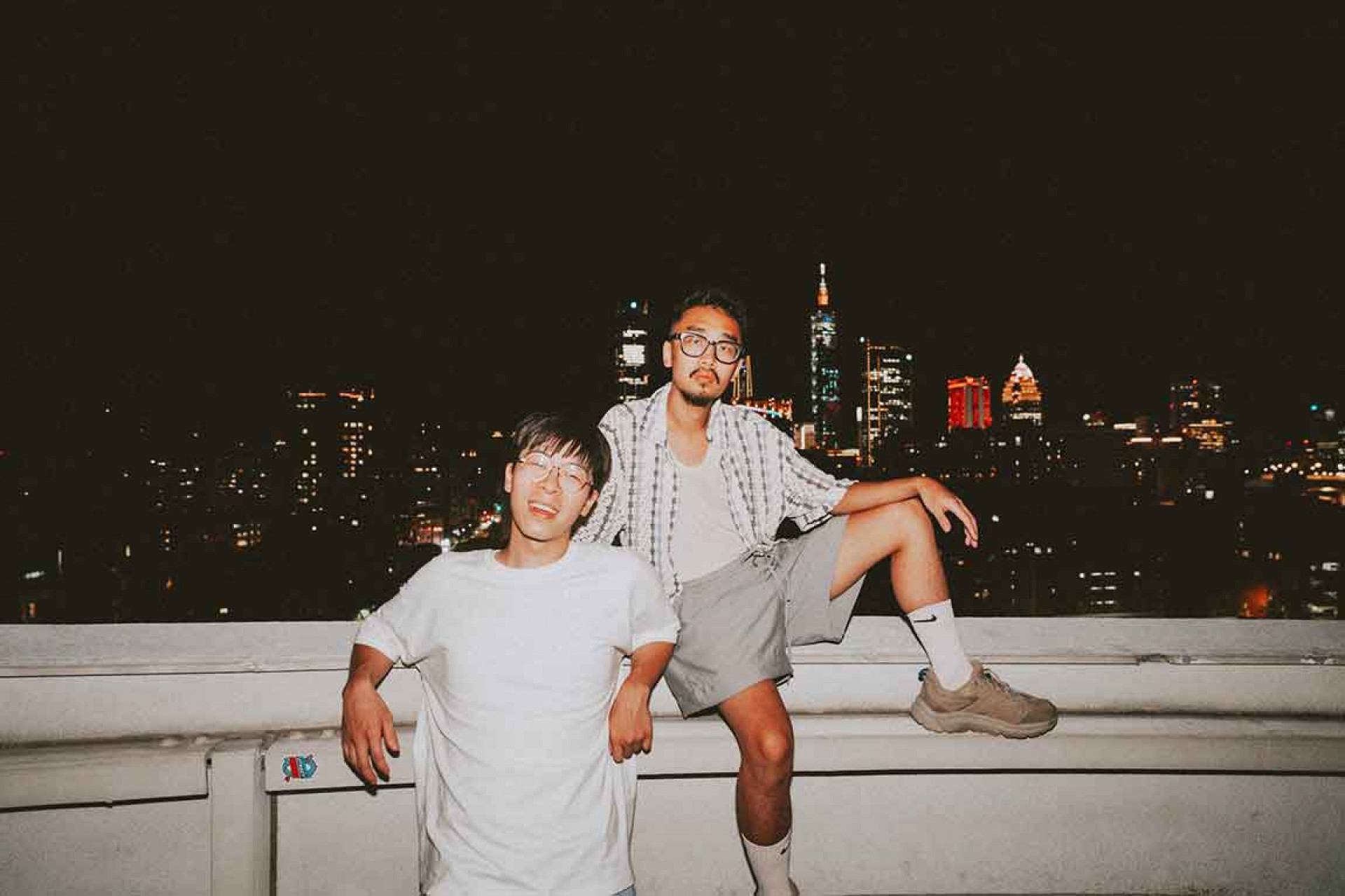 鄭昭元（左）與 Dac (右）